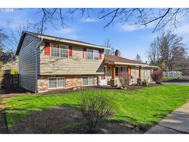 3820 Se STOTT Cir, Troutdale, OR 97060