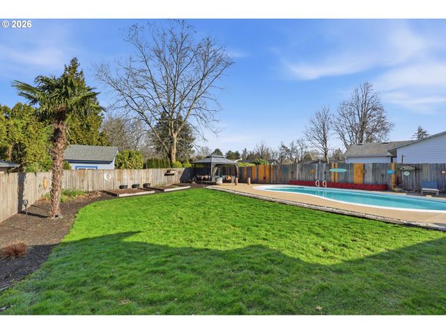 3820 Se STOTT Cir, Troutdale, OR 97060