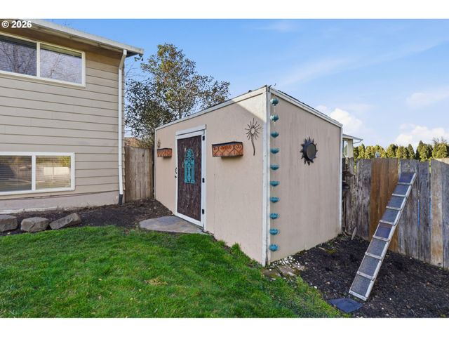 3820 Se STOTT Cir, Troutdale, OR 97060
