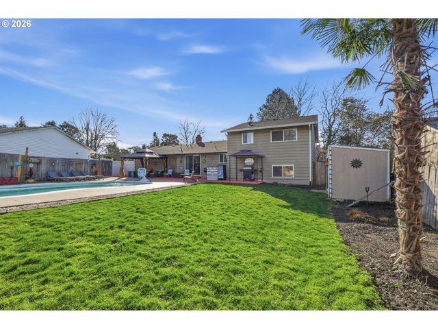 3820 Se STOTT Cir, Troutdale, OR 97060