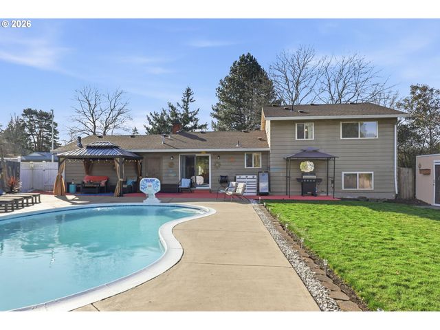 3820 Se STOTT Cir, Troutdale, OR 97060