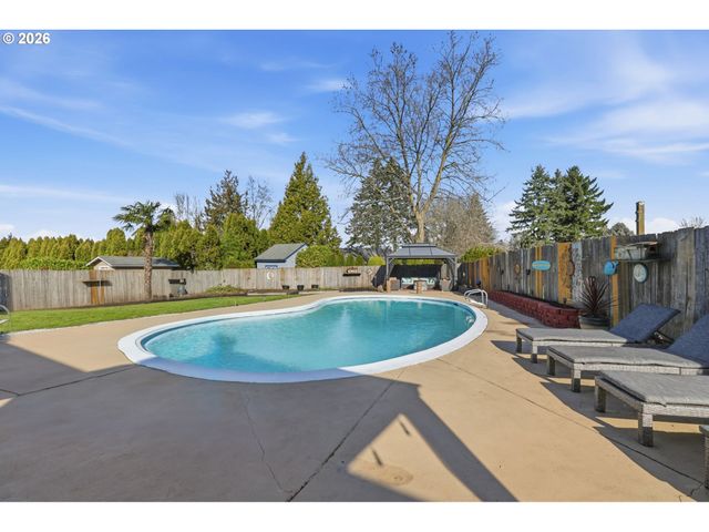 3820 Se STOTT Cir, Troutdale, OR 97060