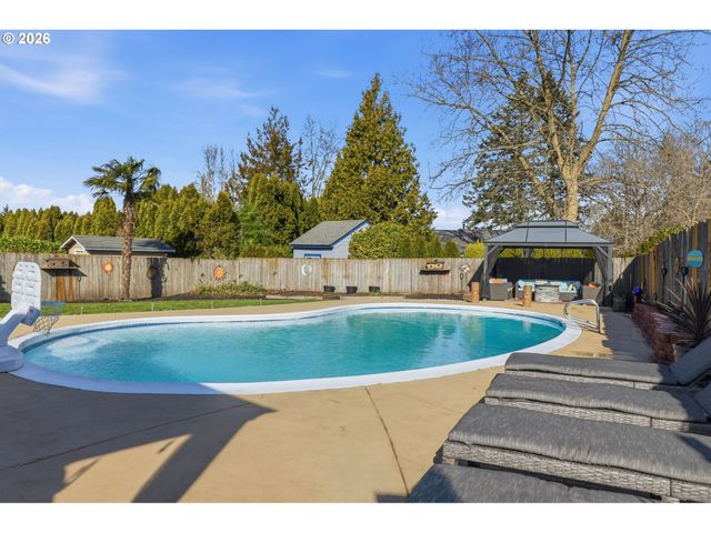 3820 Se STOTT Cir, Troutdale, OR 97060