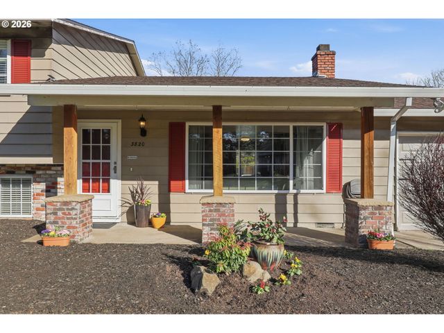 3820 Se STOTT Cir, Troutdale, OR 97060