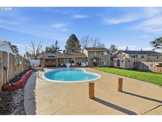 3820 Se STOTT Cir, Troutdale, OR 97060