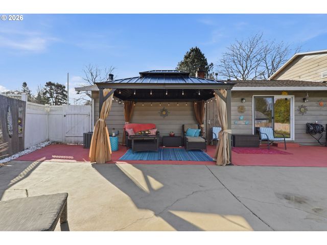 3820 Se STOTT Cir, Troutdale, OR 97060