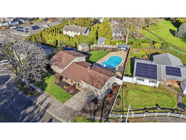 3820 Se STOTT Cir, Troutdale, OR 97060