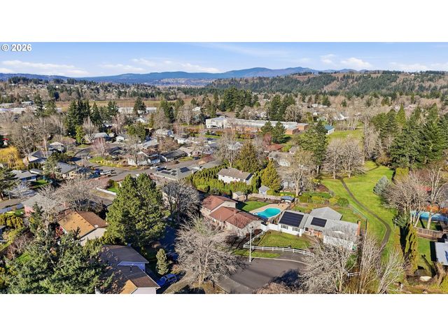 3820 Se STOTT Cir, Troutdale, OR 97060