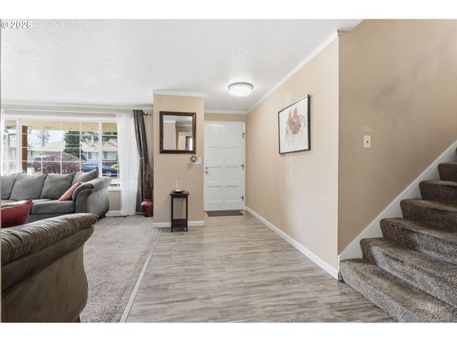 3820 Se STOTT Cir, Troutdale, OR 97060