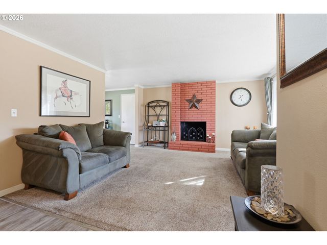 3820 Se STOTT Cir, Troutdale, OR 97060