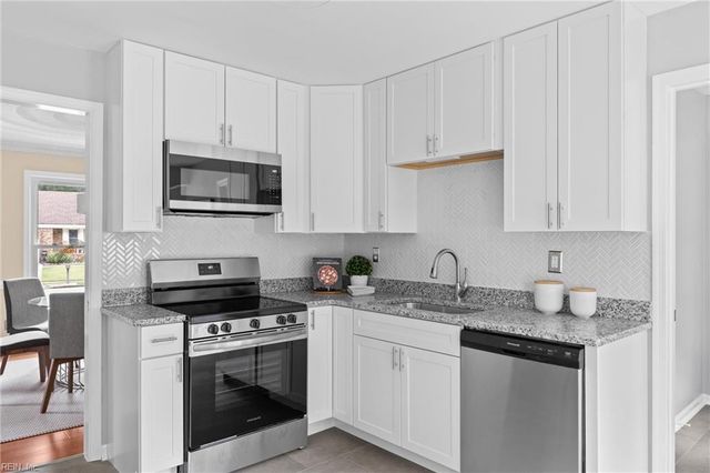 2708 Horseshoe DR, Chesapeake, VA 23322