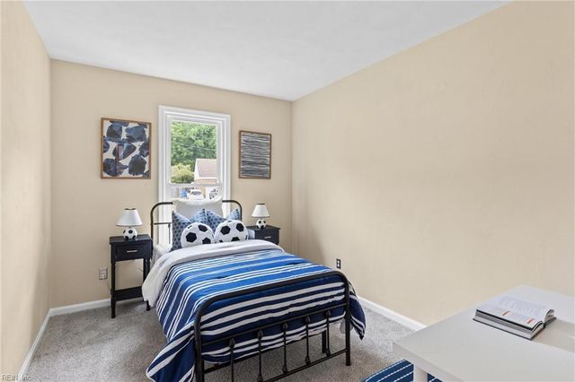 2708 Horseshoe DR, Chesapeake, VA 23322