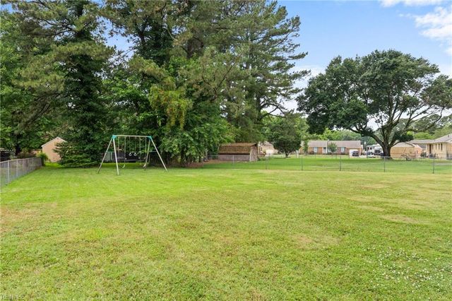 2708 Horseshoe DR, Chesapeake, VA 23322
