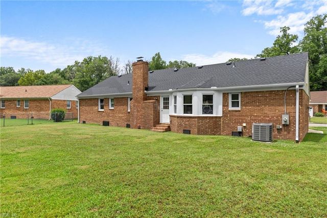 2708 Horseshoe DR, Chesapeake, VA 23322