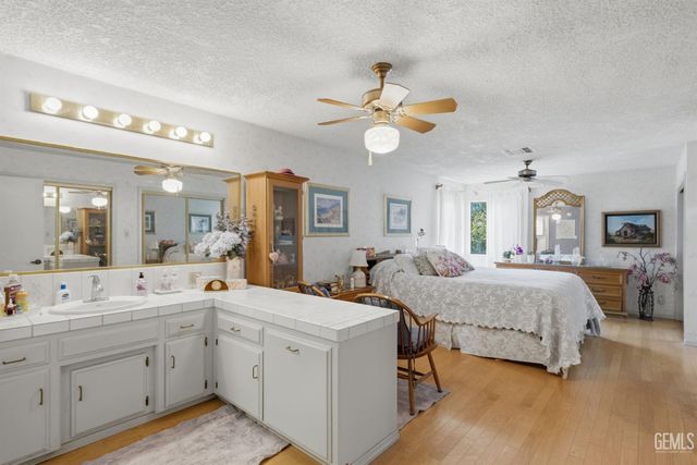 6513 Cranbrook Avenue, Bakersfield, CA 93308