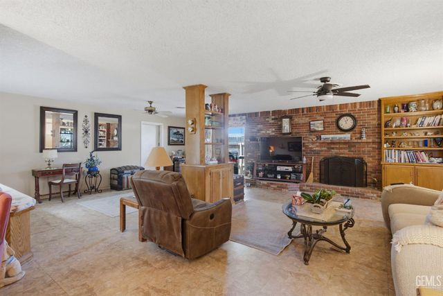 6513 Cranbrook Avenue, Bakersfield, CA 93308