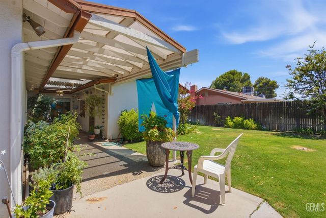 6513 Cranbrook Avenue, Bakersfield, CA 93308