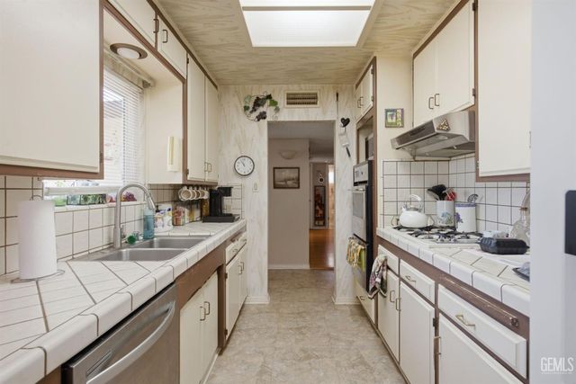6513 Cranbrook Avenue, Bakersfield, CA 93308