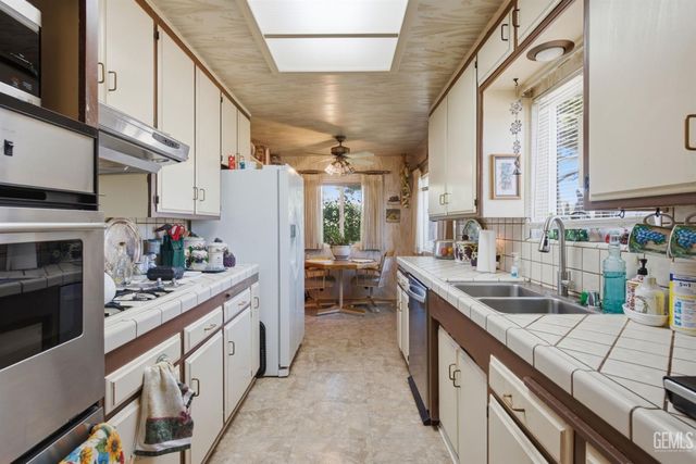 6513 Cranbrook Avenue, Bakersfield, CA 93308