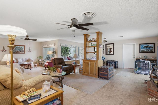 6513 Cranbrook Avenue, Bakersfield, CA 93308