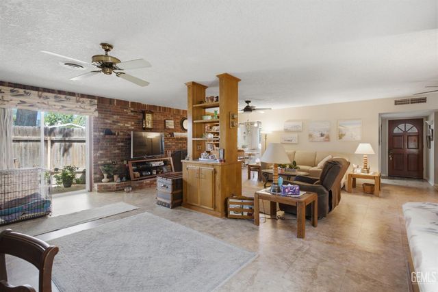 6513 Cranbrook Avenue, Bakersfield, CA 93308
