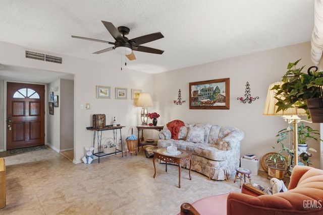 6513 Cranbrook Avenue, Bakersfield, CA 93308