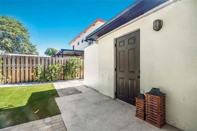 5844 Garfield St, Hollywood, FL 33021