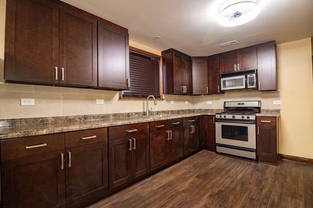 2938 N Dawson Avenue 1, Chicago, IL 60618