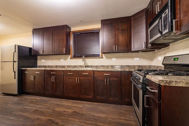 2938 N Dawson Avenue 1, Chicago, IL 60618