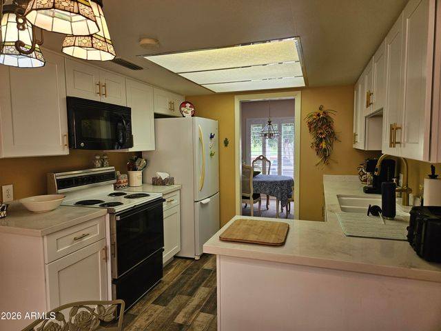 6851 E GOLDEN HILLS Way, Mesa, AZ 85208