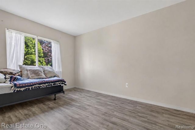 510 Boulder Lake Drive, Oxford, MI 48371