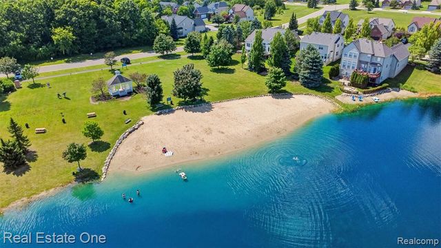 510 Boulder Lake Drive, Oxford, MI 48371
