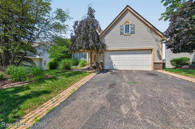 510 Boulder Lake Drive, Oxford, MI 48371