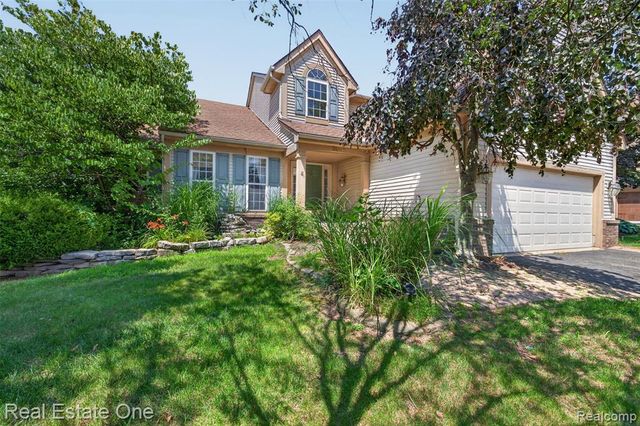 510 Boulder Lake Drive, Oxford, MI 48371