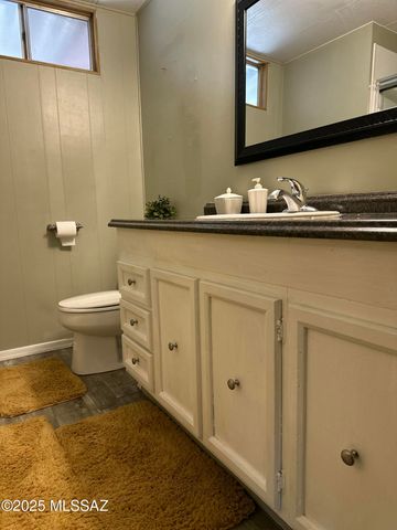 32 W Pinon Drive, Green Valley, AZ 85614