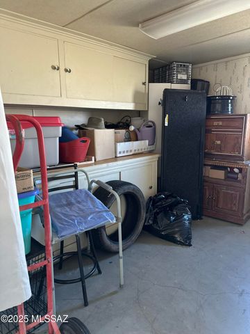 32 W Pinon Drive, Green Valley, AZ 85614