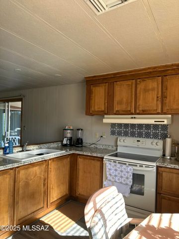 32 W Pinon Drive, Green Valley, AZ 85614