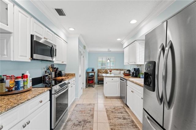 110 Prestwick Circle, Vero Beach, FL 32967
