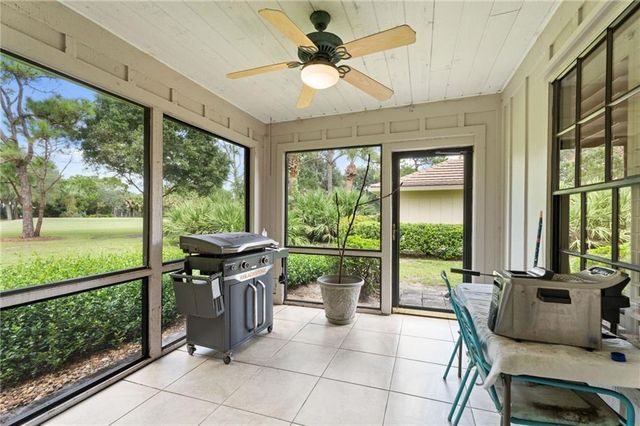 110 Prestwick Circle, Vero Beach, FL 32967