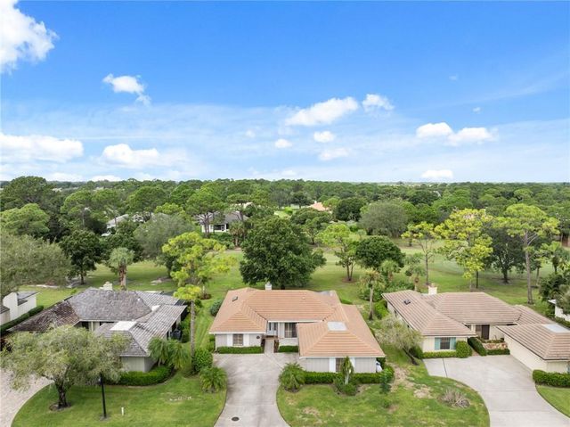 110 Prestwick Circle, Vero Beach, FL 32967