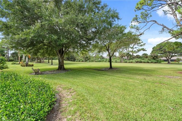 110 Prestwick Circle, Vero Beach, FL 32967