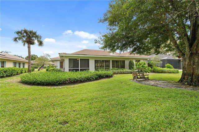 110 Prestwick Circle, Vero Beach, FL 32967