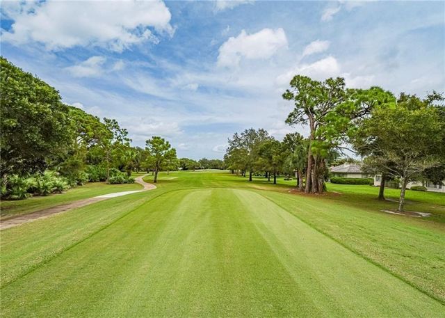 110 Prestwick Circle, Vero Beach, FL 32967