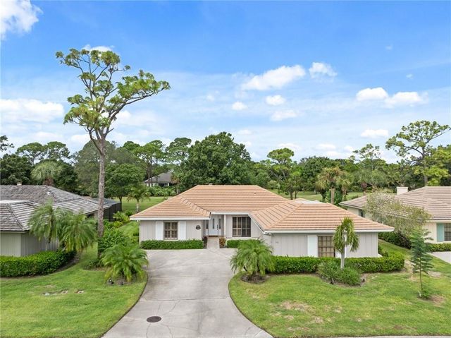 110 Prestwick Circle, Vero Beach, FL 32967
