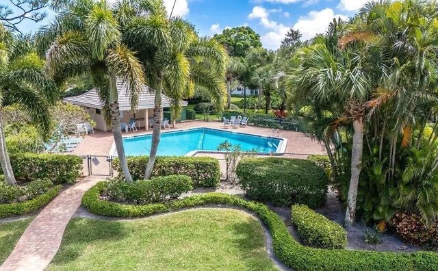 110 Prestwick Circle, Vero Beach, FL 32967