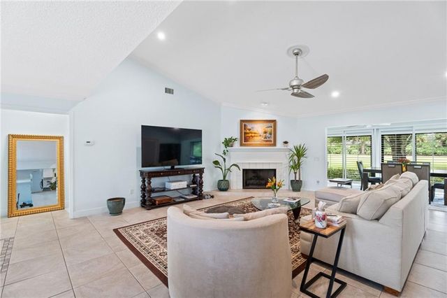 110 Prestwick Circle, Vero Beach, FL 32967