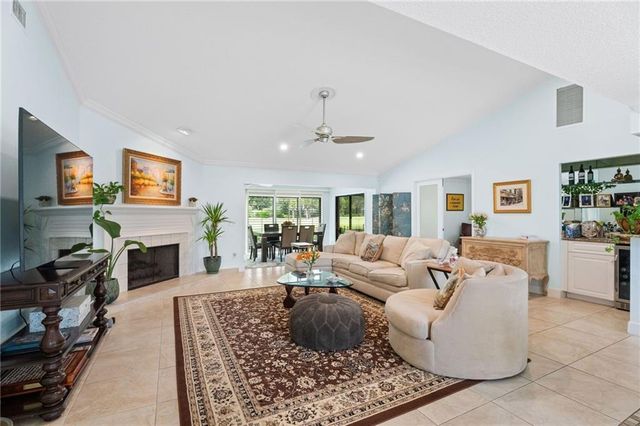 110 Prestwick Circle, Vero Beach, FL 32967