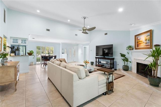 110 Prestwick Circle, Vero Beach, FL 32967
