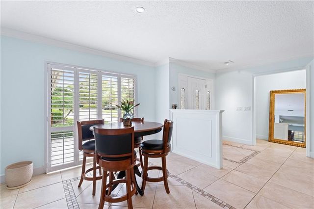 110 Prestwick Circle, Vero Beach, FL 32967