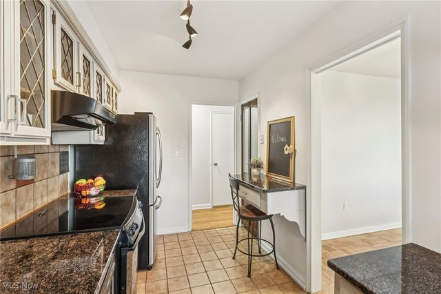 11820 Edgewater Drive 415, Lakewood, OH 44107